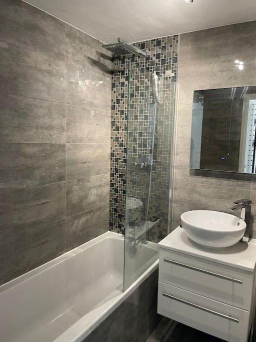 Grays Serviced Apartment Stifford Eksteriør billede